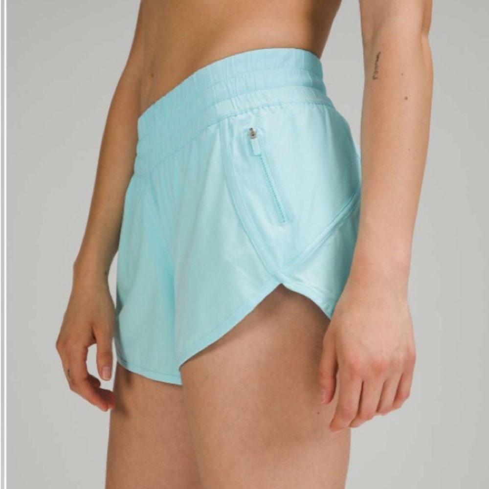 Lululemon Tracker Short 4"
Icing Blue